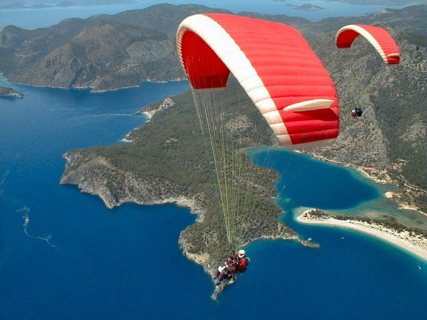Awesome paragliding picture