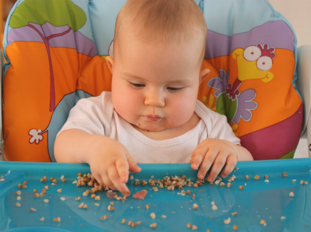 Dealing With Baby Food Stains @homelifeabroad.com #babyfoodstains #baby #stains