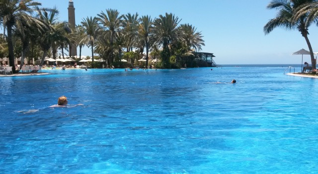Costa Meloneras Infinity Pool 2 @homelifeabroad.com