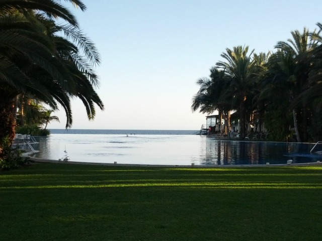 Costa Meloneras Infinity Pool @homelifeabroad.com