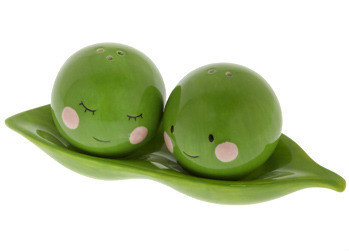 Peas Pass the Salt and Pepper Shaker Set, featured @homelifeabroad.com