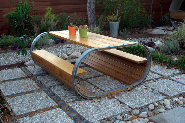 A picnic table inspired by a wine barrel by Jeremy Levine (CC BY 2.0)