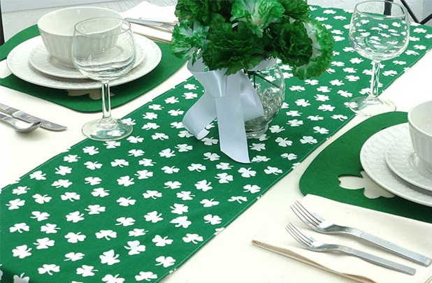 GroopDealz St.Patrick Table Runner