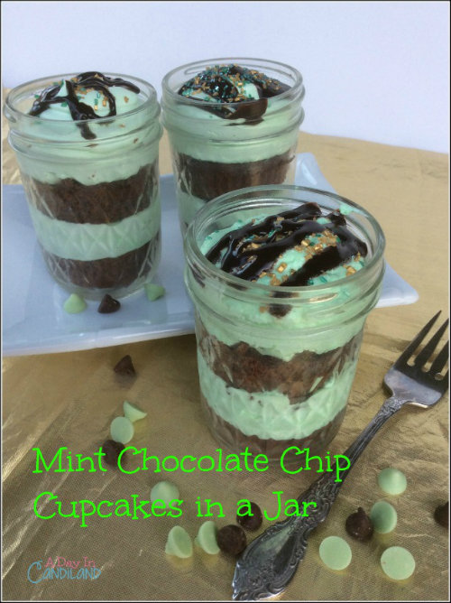 Mint-Chocolate-Chip-Cupcakes-in-a-Jar