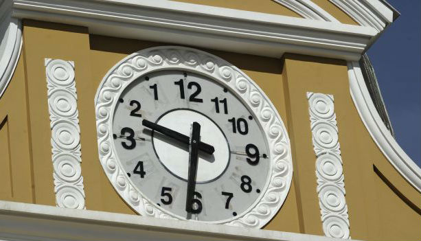 Bolivia clock