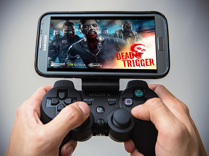 GameKlip transforms your phone into a console! As featured on Gaming Gift Guide @homelifeabroad.com #giftguide #gaming #holidaygiftguide #gifts #geeks