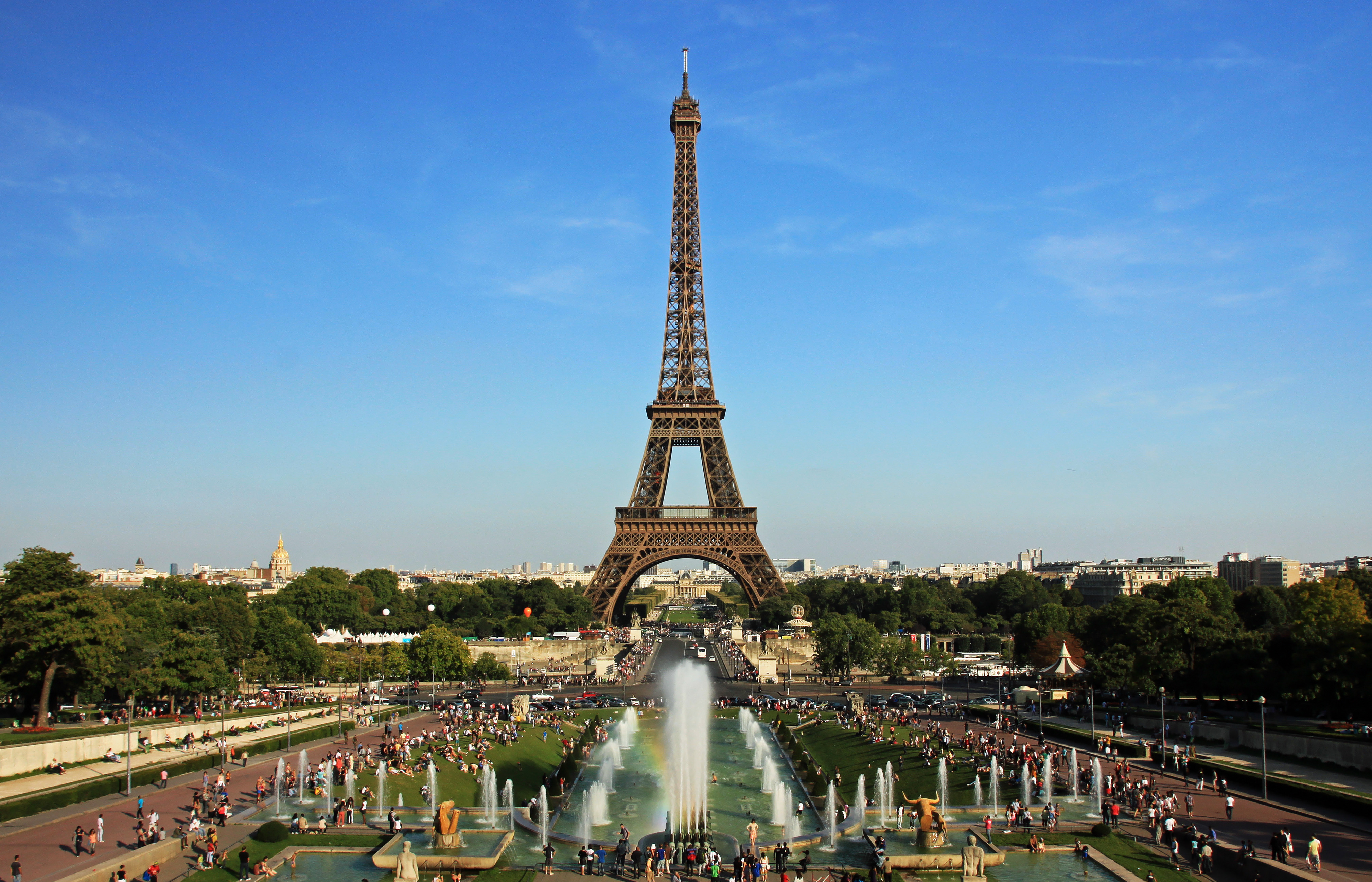 Eiffel Tower at #Paris, #France as featured on homelifeabroad.com #tourism #travel #eiffeltower
